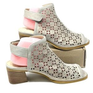 Earth Murano Mist Perforated Leather‎ Heeled Sandals in Silver Argent Size 10 M